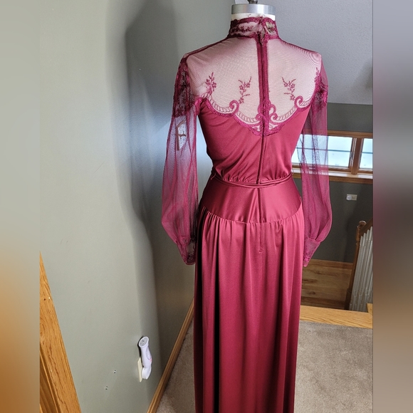 Vintage Eve of Milady Gown Victorian Inspired Lace Illusion Neckline Romantic - Picture 5 of 11